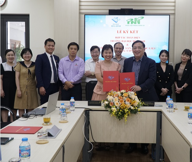 Lễ ký kết hợp tác toàn diện trường Đại học Hòa Bình với công ty Dược liệu TW28